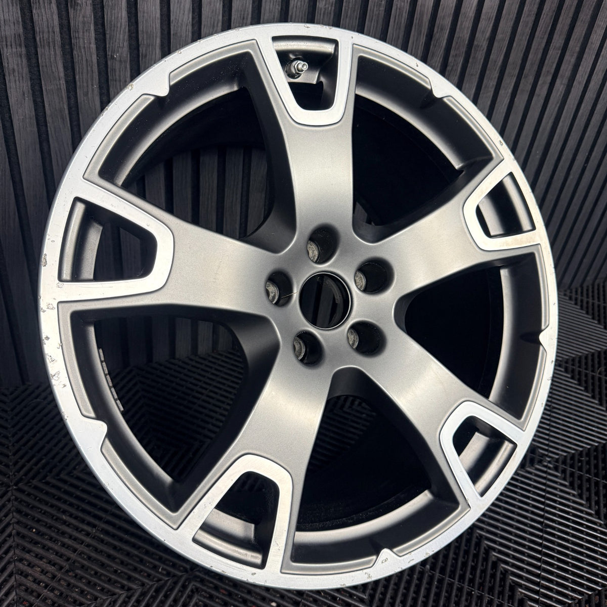 1X 20'' Maserati Levante 670044708 Alloy Wheel Single Rear Genuine