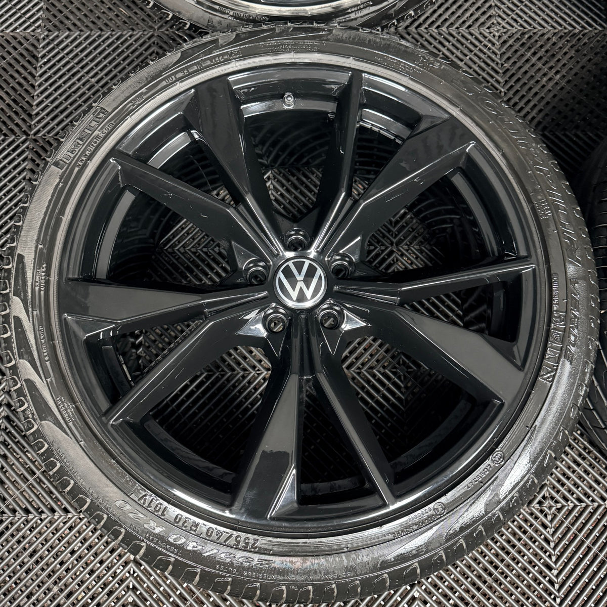 20'' VW Tiguan R Line Misano Black Alloy Wheels Tyres Alloys 5NA601025AH Genuine