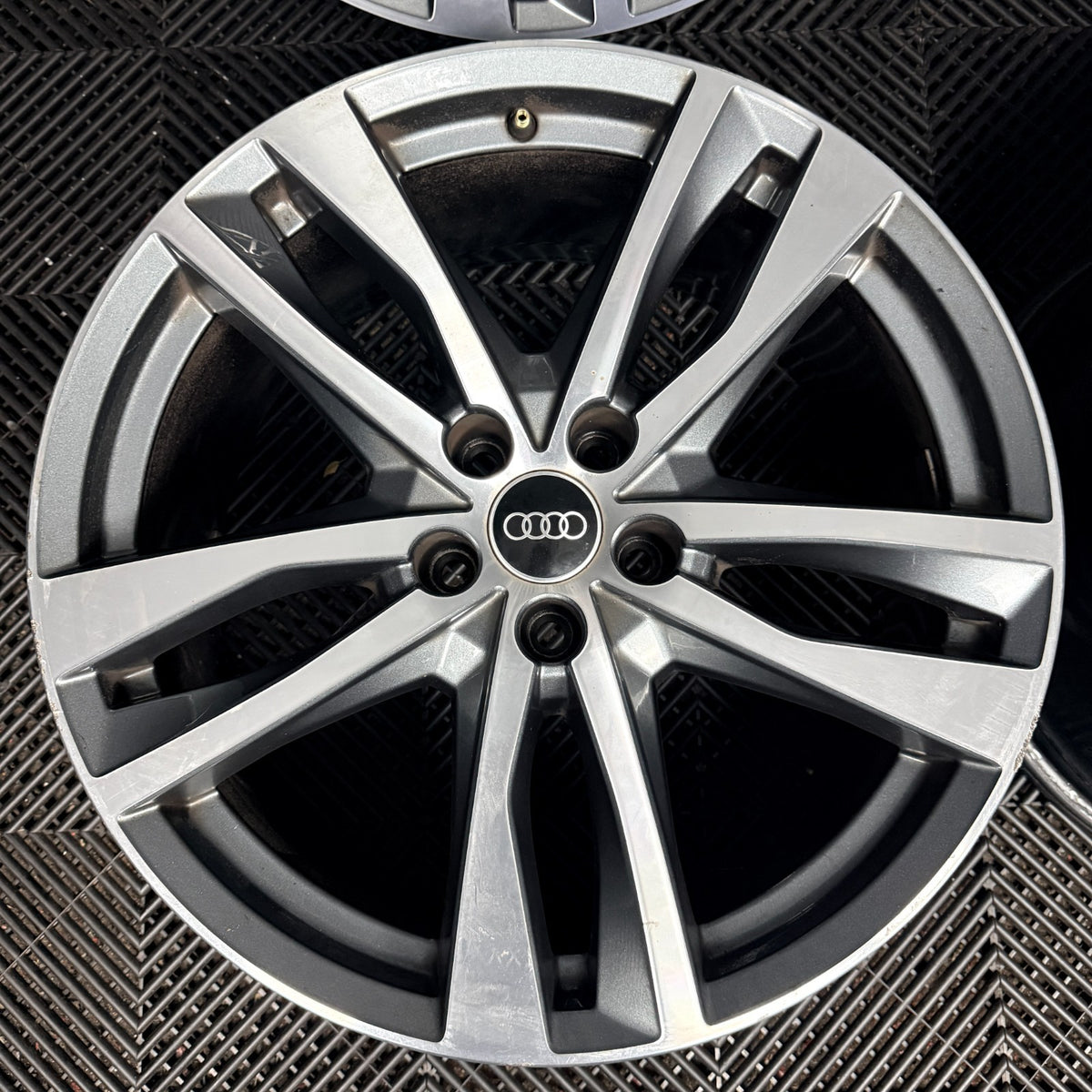 19'' Audi A6 C8 S Line 5 Double Spoke Alloy Wheels A4 B8 B9 4K0601025H Genuine