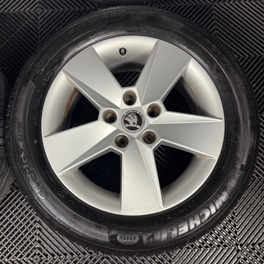 16'' GENUINE SKODA OCTAVIA MK3 5 SPOKE WHEELS TYRES ALLOYS 5E0601025H