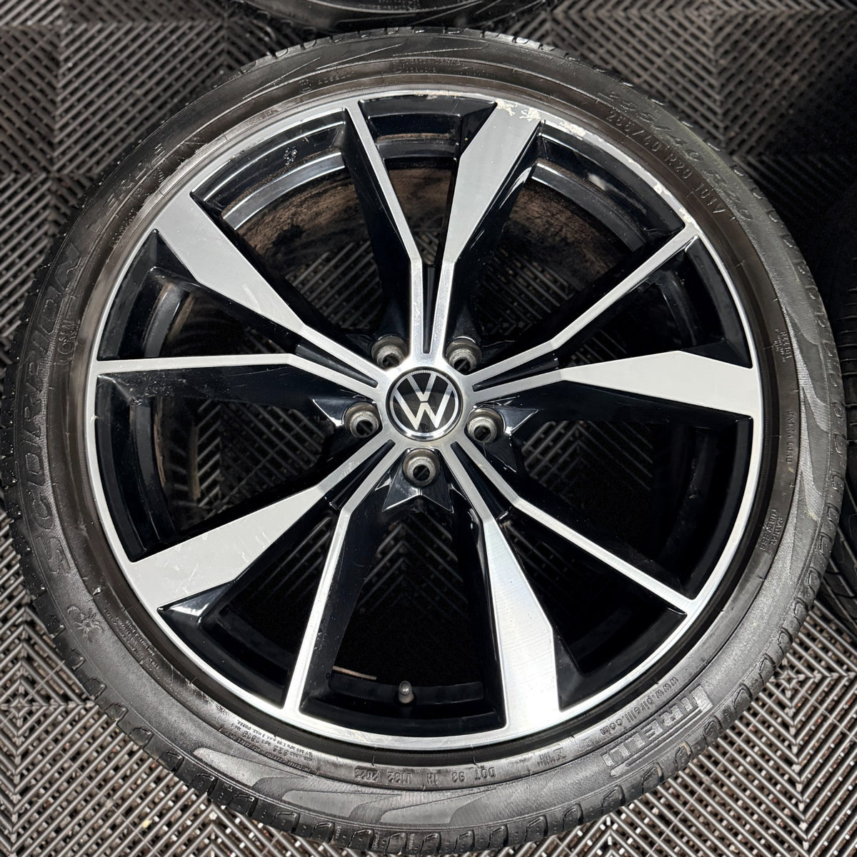 20'' VW Tiguan R Line Misano Alloy Wheels Tyres Alloys 5NA601025AH Genuine
