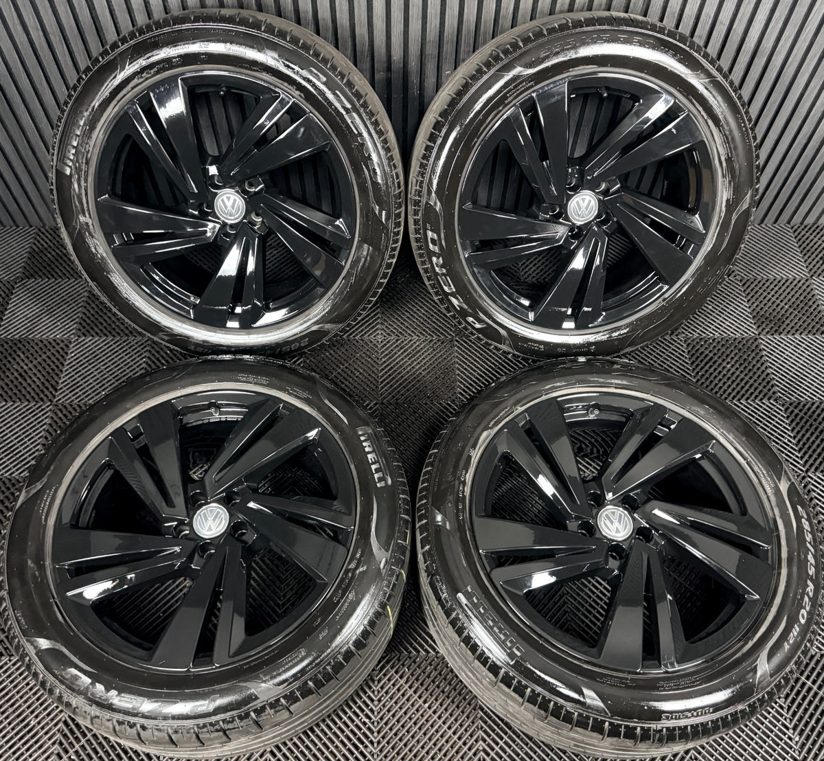 20'' VW Touareg Nevada Black Alloy Wheels Alloys Tyres Q7 760601025S Genuine