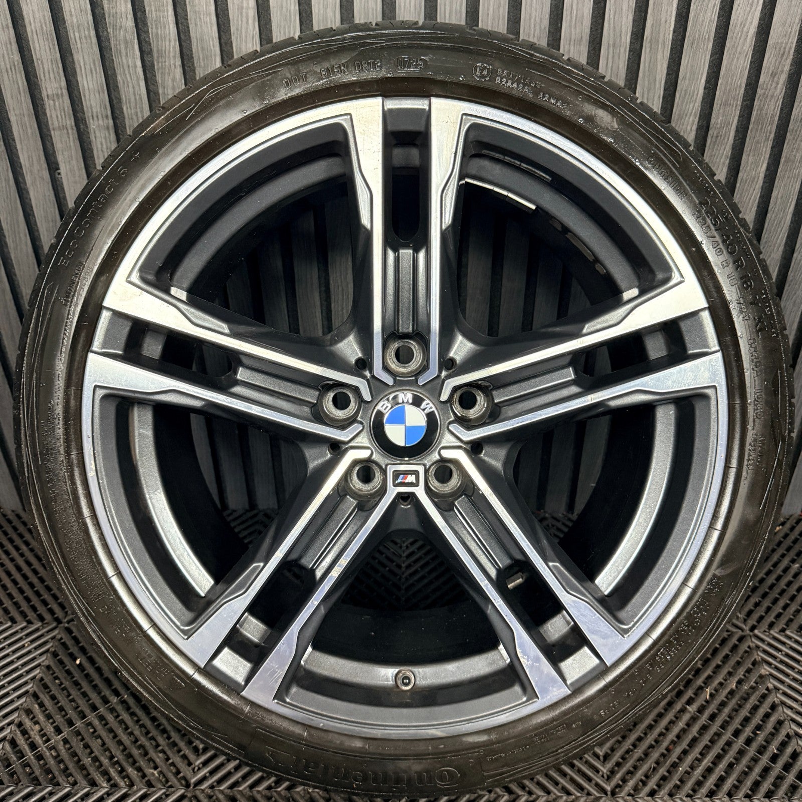 1x 18'' BMW 1 Series 819 M Sport 2 F40 F44 Alloy Wheels Tyre 8092352 Genuine OEM