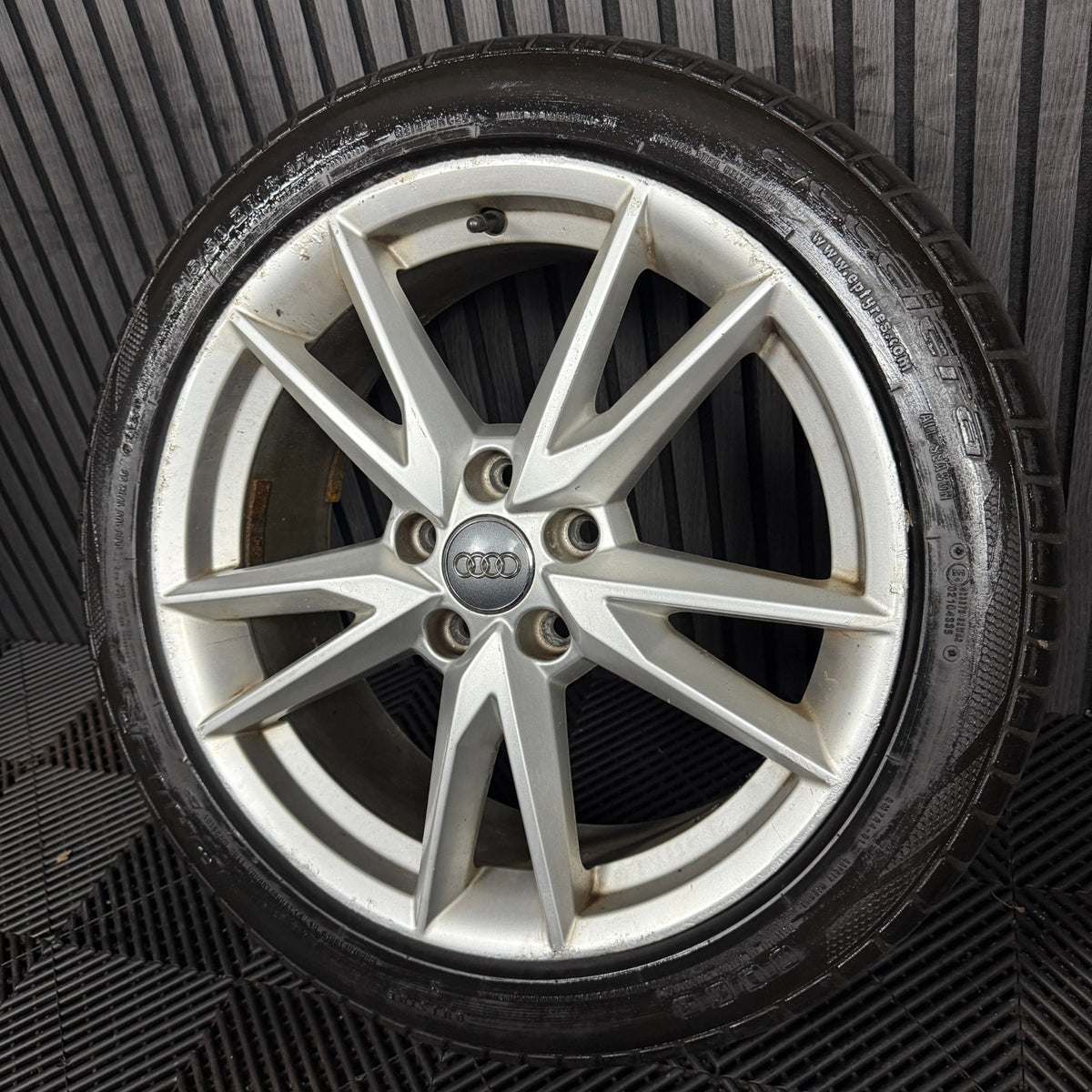 1X 18'' GENUINE AUDI Q2 S LINE 5 DOUBLE SPOKE ALLOY WHEEL TYRE 81A601025F