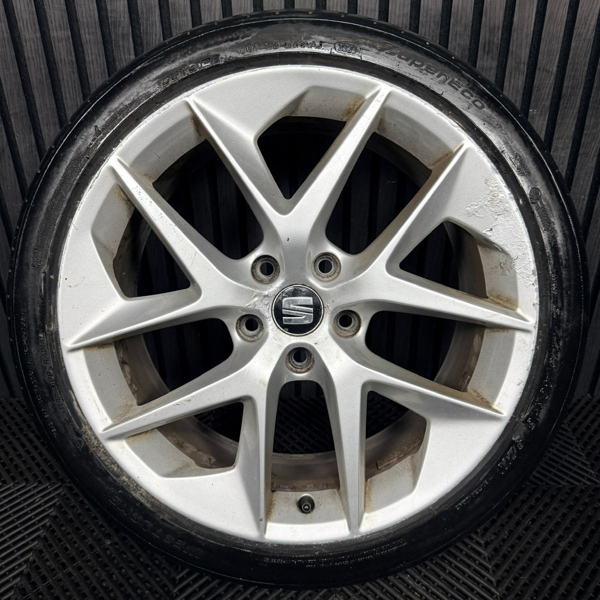 1X 18'' Seat Leon FR Performance MK3 Alloy Wheel Tyre Single Genuine 5F0601025F
