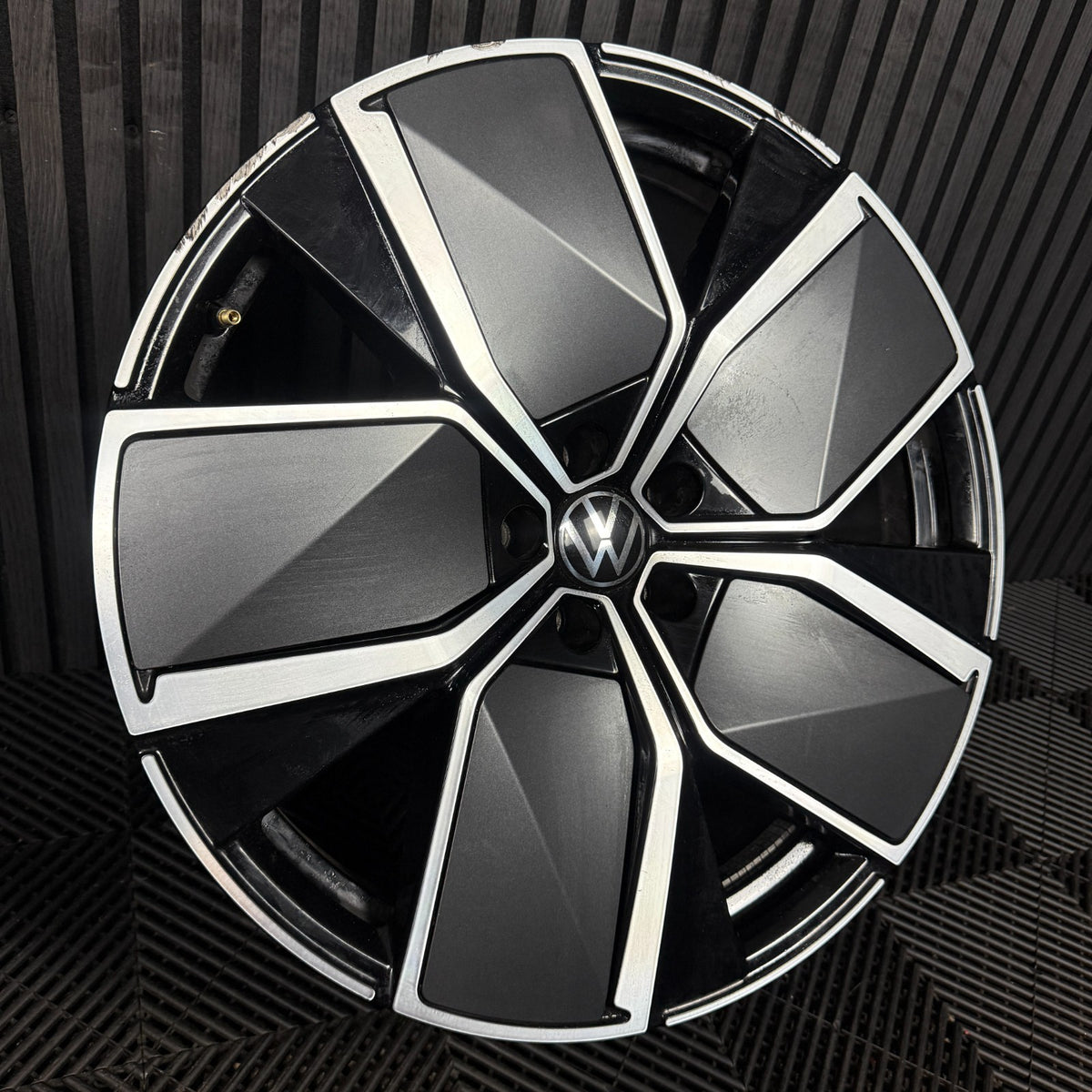 1X 21'' GENUINE VW TOUAREG LEEDS R LINE CR7 MK3 ALLOY WHEEL SINGLE 760601025AJ