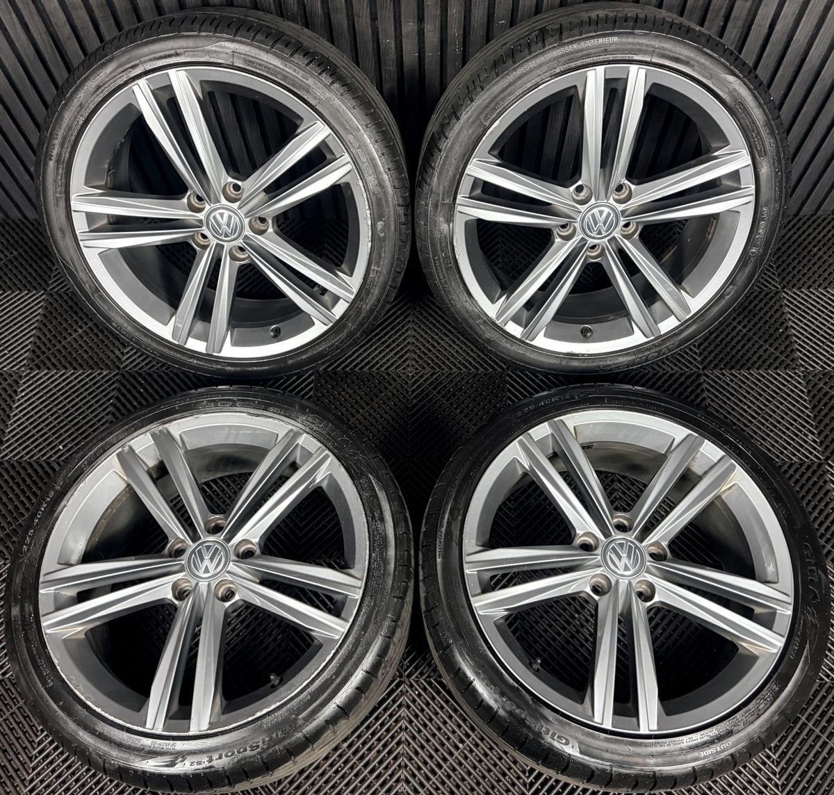 18" VW Golf Sebring GTD GTI GT Mk7 Alloy Wheel Tyres 5G0601025DC Genuine