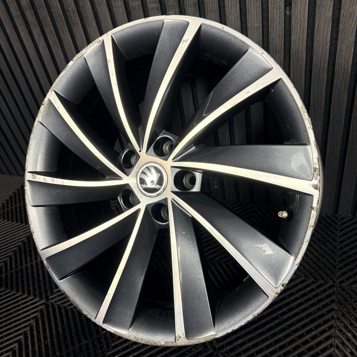 1X 18'' Skoda Superb Mk3 3V Alloy Wheel 3V0601025L Spare Genuine Single