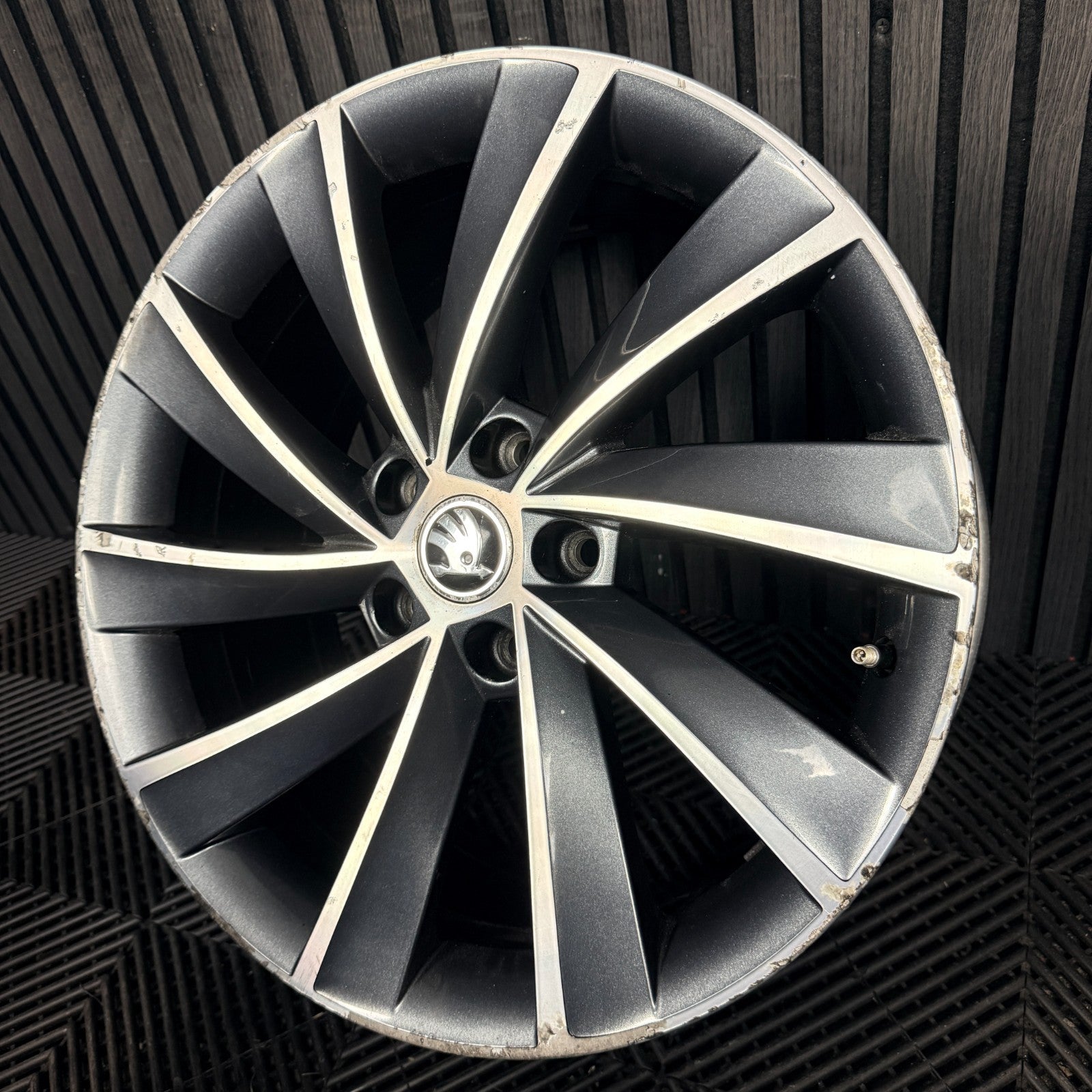 1X 18'' Skoda Superb Mk3 3V Alloy Wheel 3V0601025L Spare Genuine Single