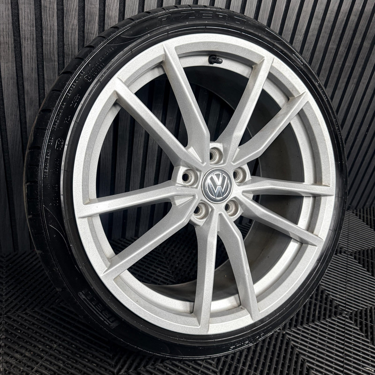 1X 19'' VW Golf R Pretoria Silver GTI MK7 Alloy Wheel Tyre 5G0601025AJ Genuine
