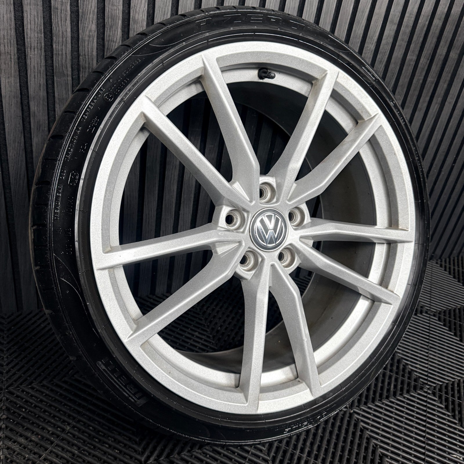 1X 19'' VW Golf R Pretoria Silver GTI MK7 Alloy Wheel Tyre 5G0601025AJ Genuine