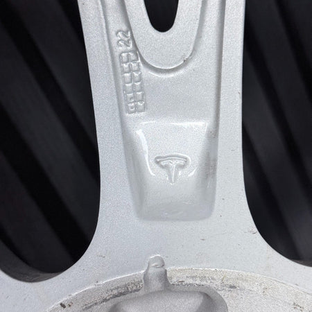 19'' Tesla Model Y Silver Alloy Wheels with Caps 1188222-00-B Genuine