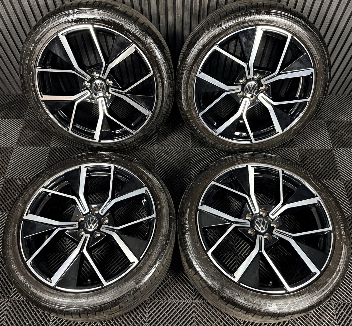 20" VW Tiguan Tayron R Line Leeds Black DC Wheels Tyre Alloys 571601025F Genuine