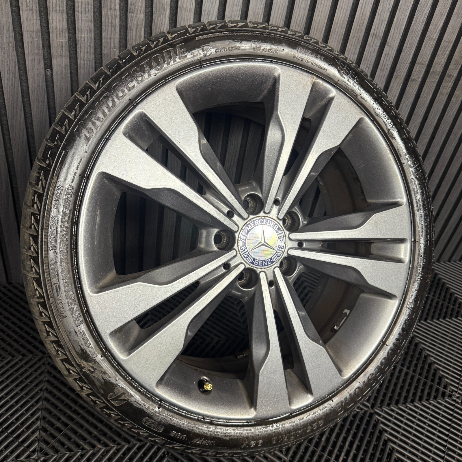 1X 18" GENUINE MERCEDES A CLASS CLA SPORT ALLOY WHEEL TYRE W176 W246 A2464010400