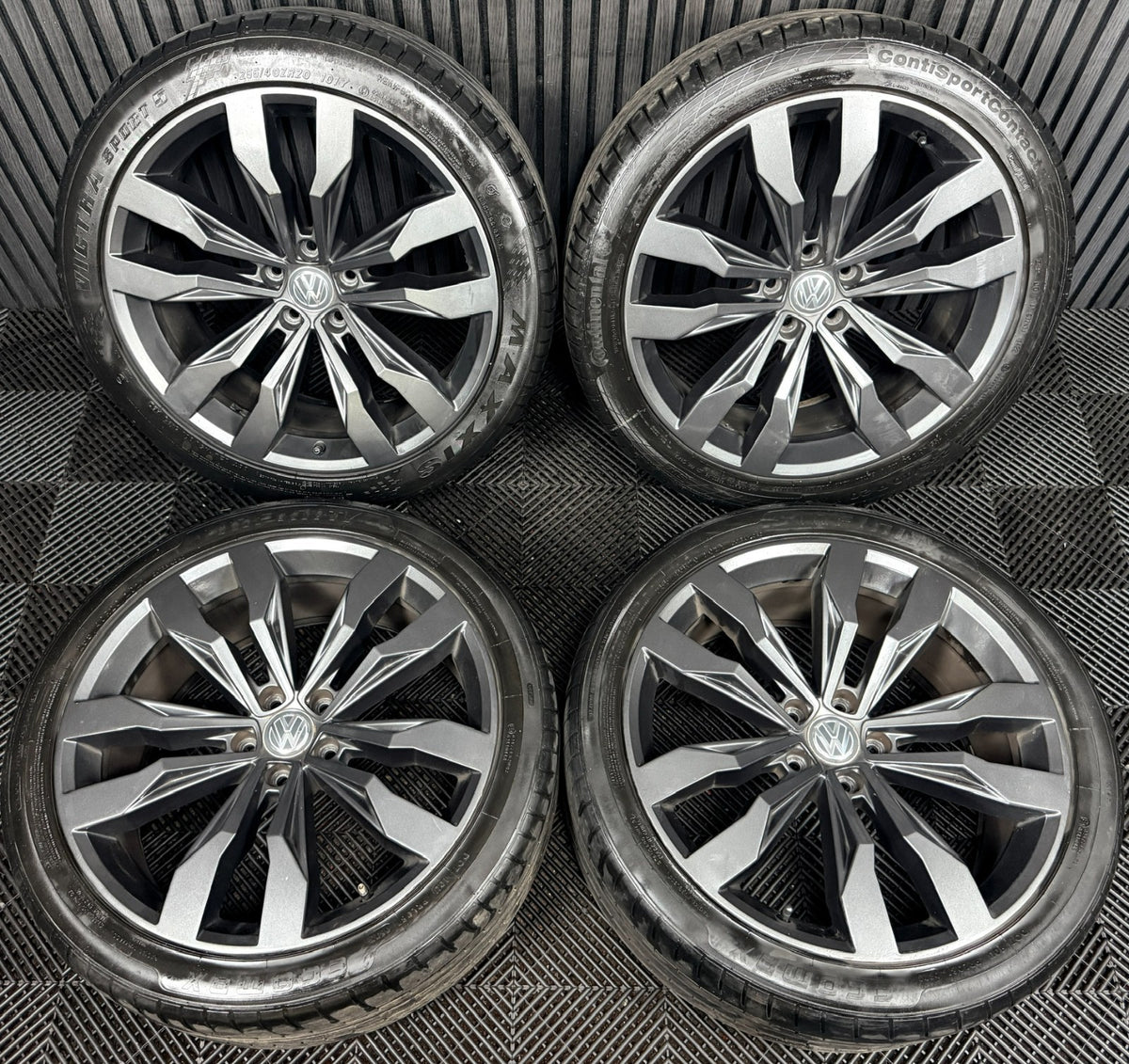 20'' VW Tiguan R Line Suzuka Grey Alloy Wheels Tyre Alloys 5NA601025G Genuine