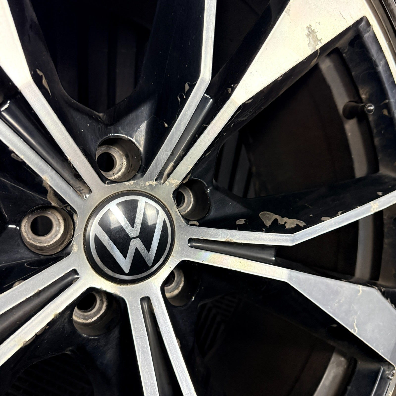1X 20'' VW Tiguan Misano R Line 5NA601025AH Black DC Alloy Tyre Wheel Genuine