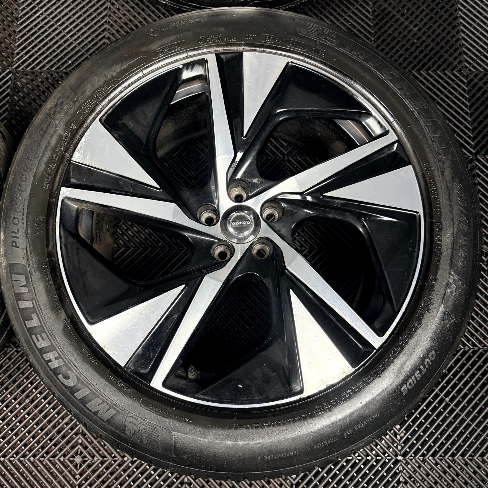 20'' Volvo XC90 R Design Alloy Wheels Tyres Alloys 5X108 32209411 Genuine