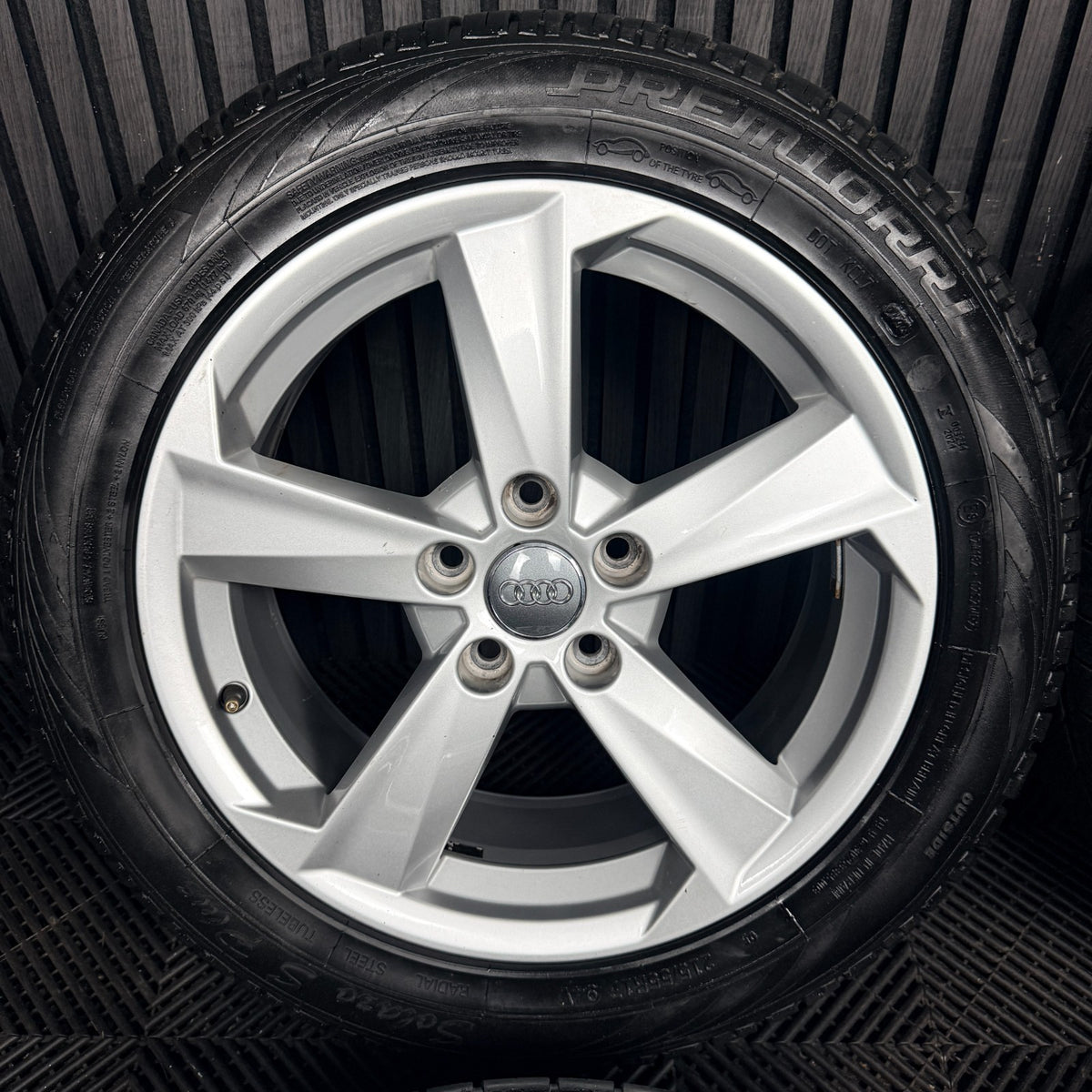 17'' Audi Q2 5 Spoke Alloy Wheels Tyres Alloys 81A601025B Genuine