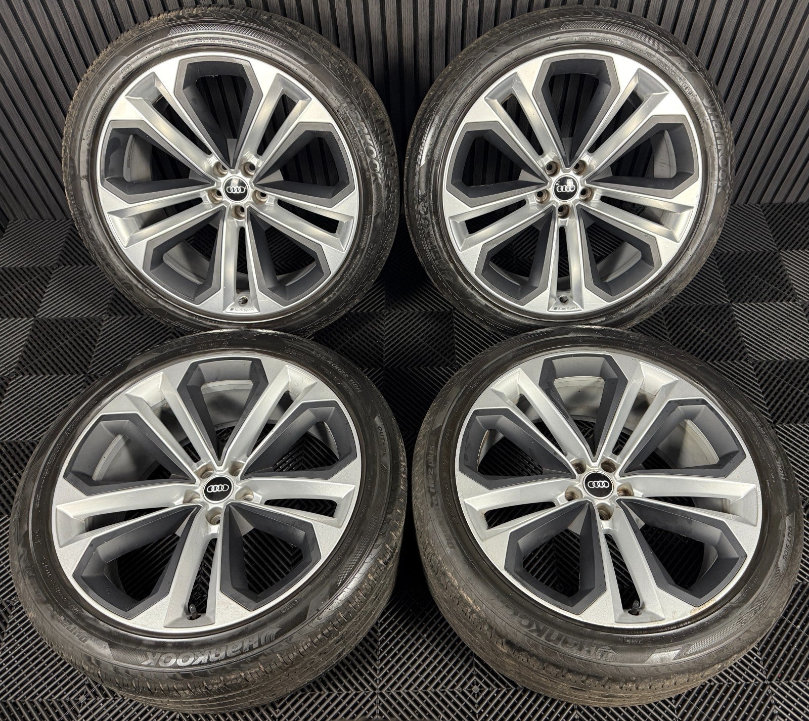 22'' GENUINE AUDI SQ8 Q8 S LINE 4M ALLOY WHEELS ALLOYS TYRES 4M8601025AN