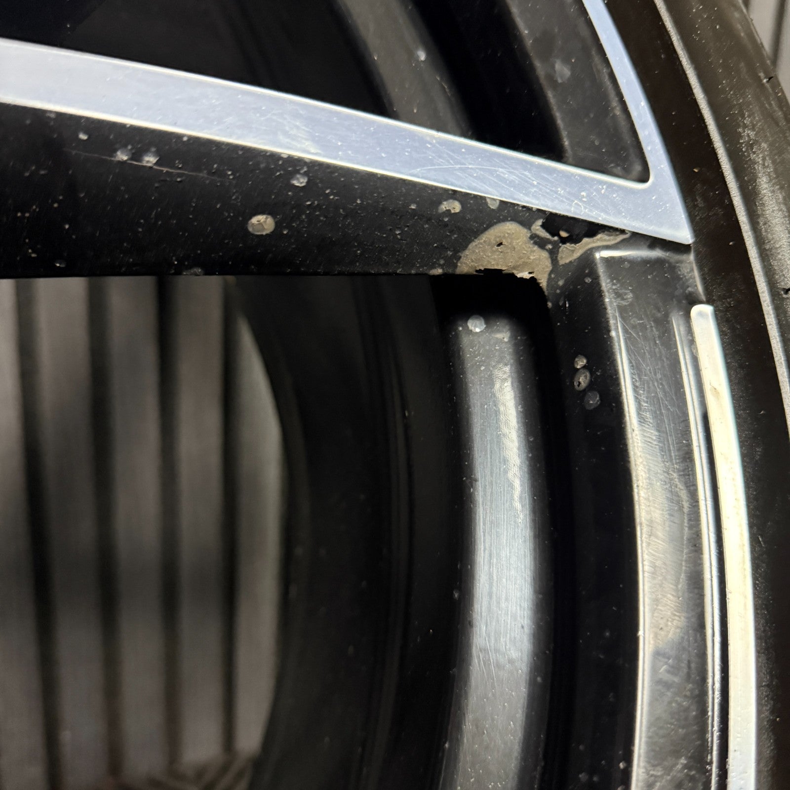 1X 21'' GENUINE VW TIGUAN ESTORIL R BLACK DC ALLOY TYRE WHEEL 5NA601025AK