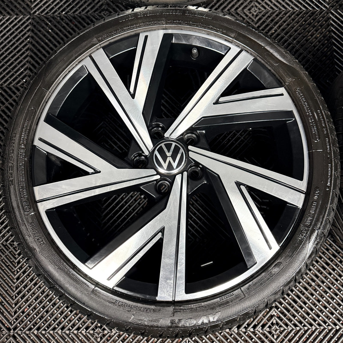 18" VW Golf GTD Mk8 R Line GT GTI Bergamo Wheels Tyres Alloys 5H0601025M Genuine