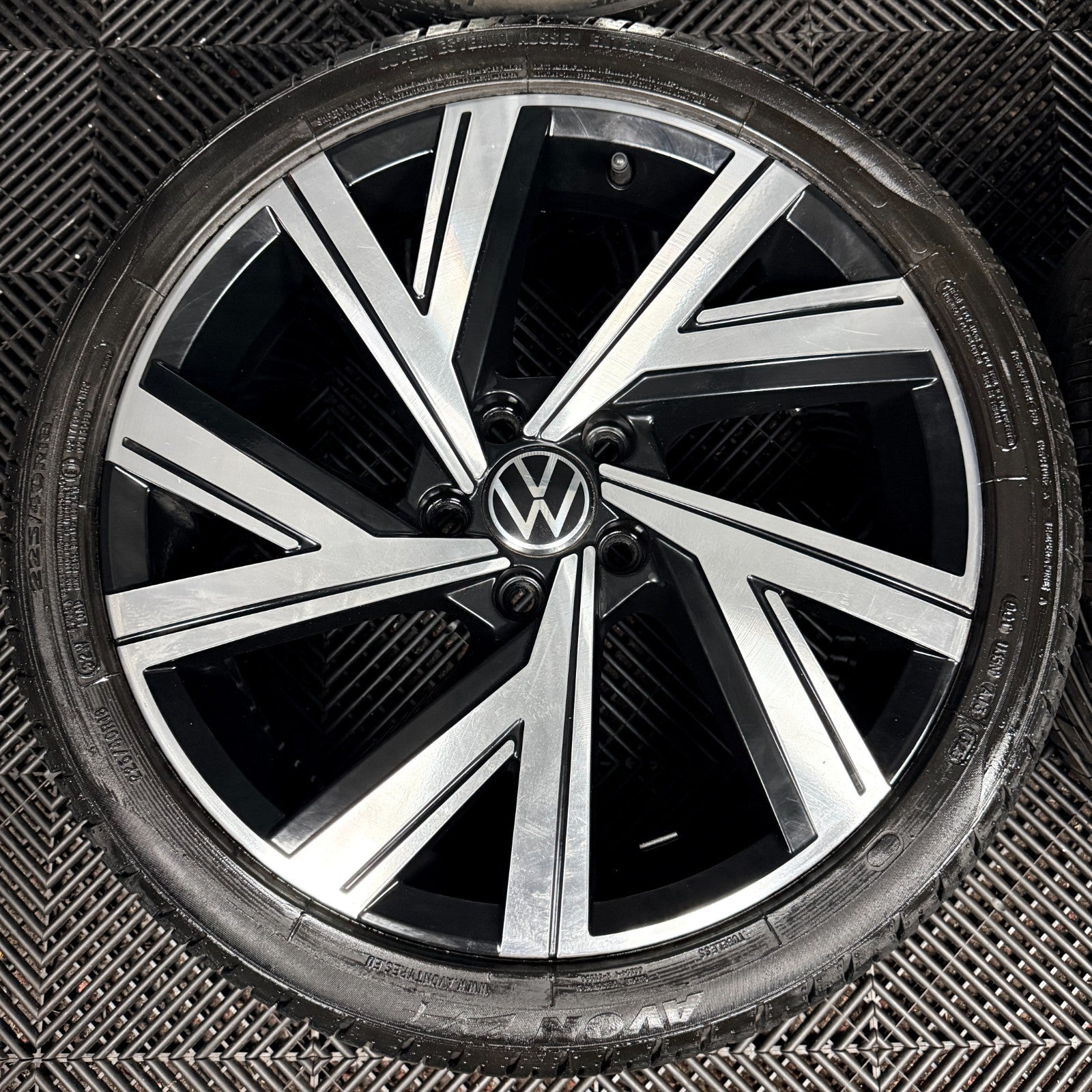 18" VW Golf GTD Mk8 R Line GT GTI Bergamo Wheels Tyres Alloys 5H0601025M Genuine