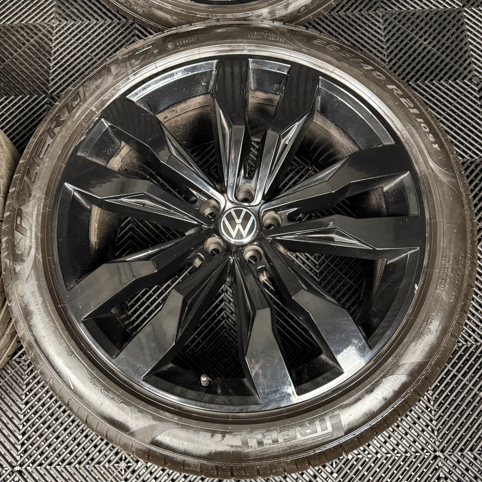 21'' GENUINE VW TOUAREG SUZUKA BLACK ALLOY WHEELS ALLOYS TYRES Q7 760601025D