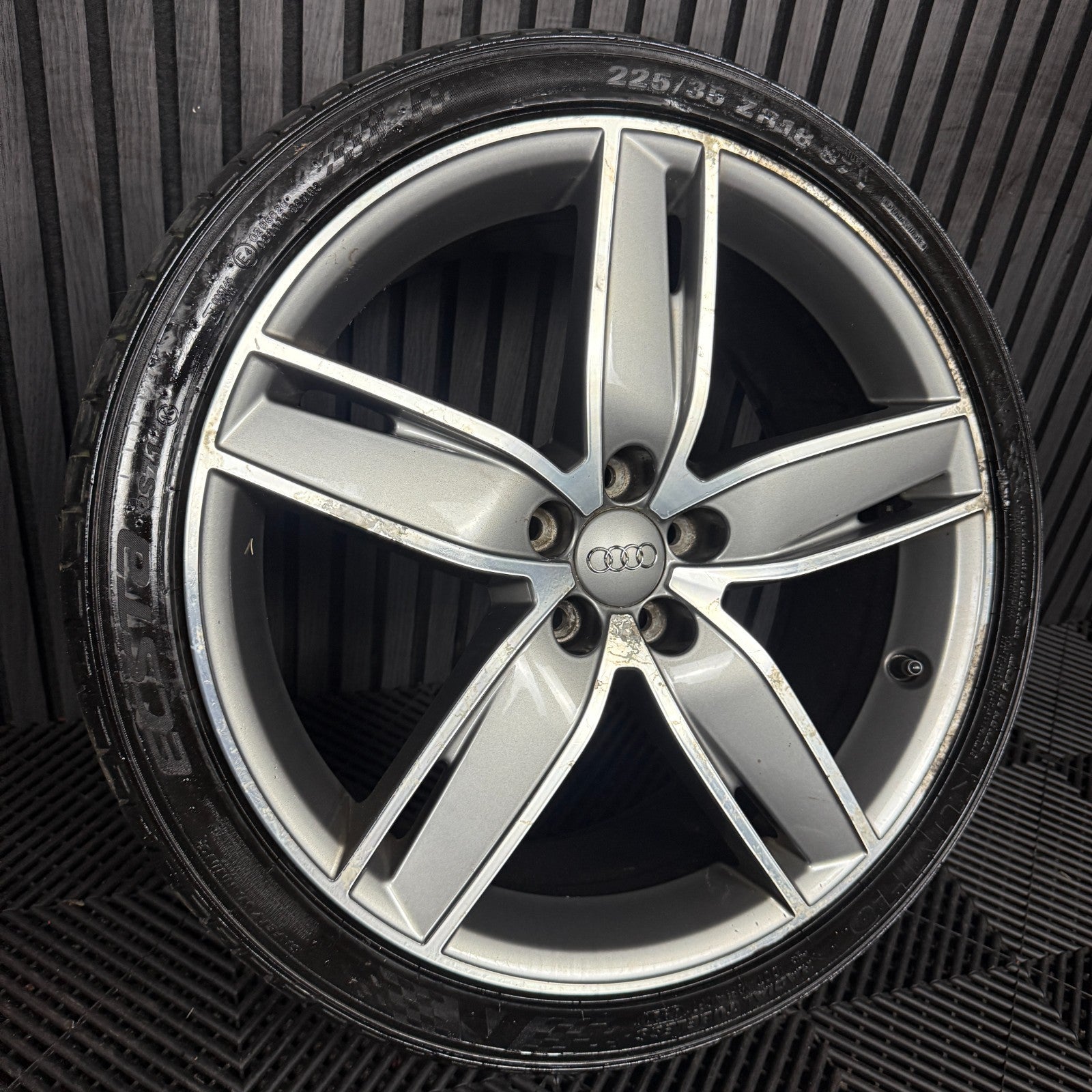 1X 18'' GENUINE VW AUDI A1 8X1 ALLOY WHEEL TYRE SINGLE 8XA601025F 7.5J ET37.5