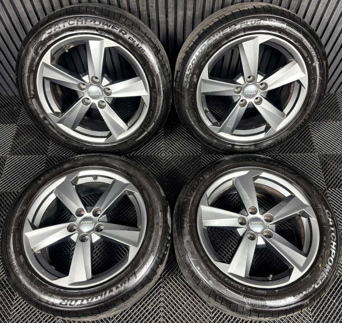 17'' Audi Q2 5 Spoke Grey Alloy Wheels Tyres Alloys 81A601025B Genuine