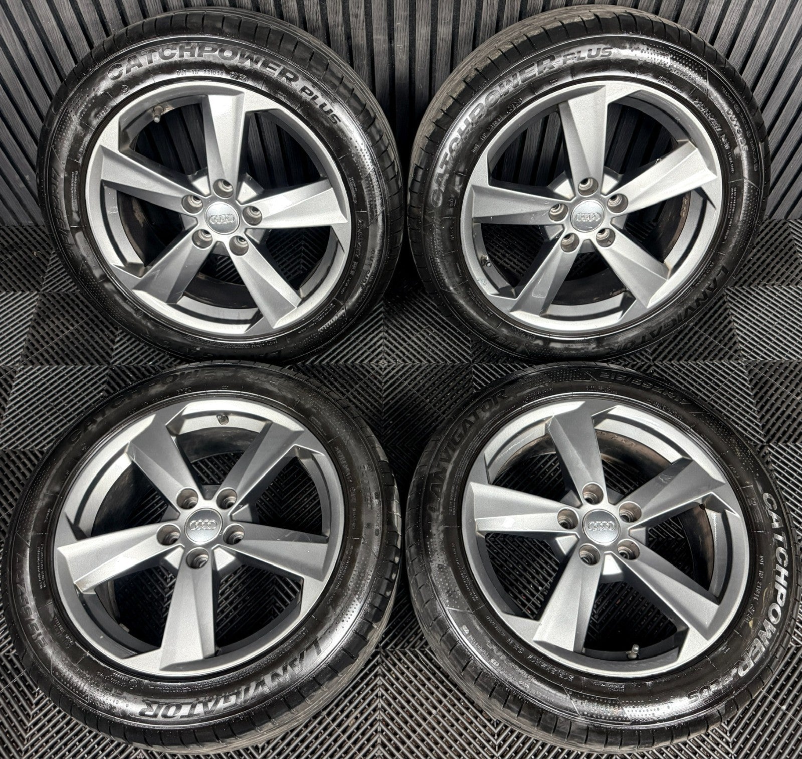 17'' Audi Q2 5 Spoke Grey Alloy Wheels Tyres Alloys 81A601025B Genuine