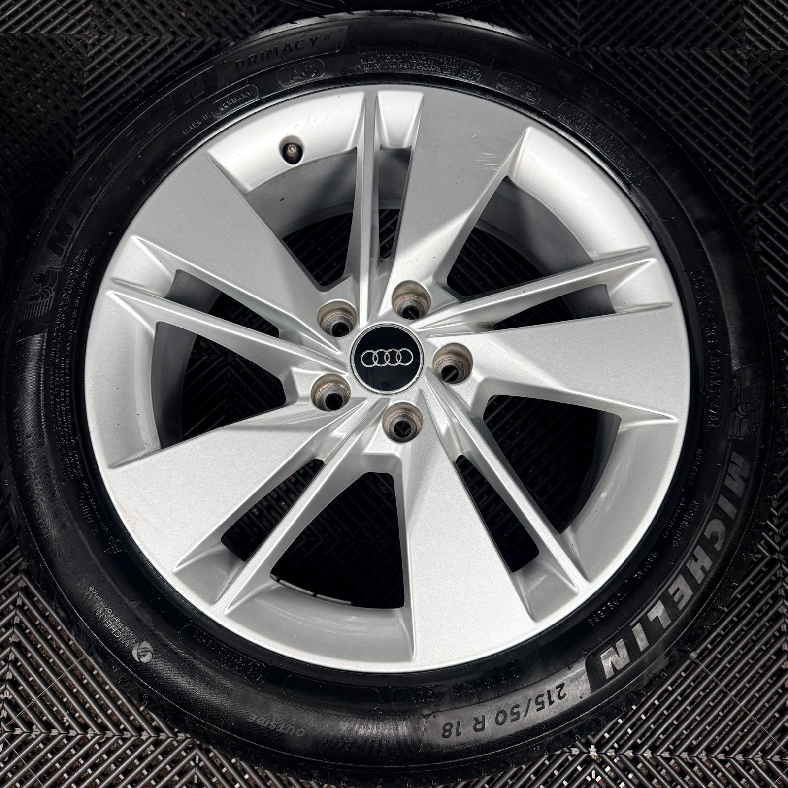18'' Audi Q2 S Line Alloy Wheels Tyres Alloys 81A601025AL Genuine
