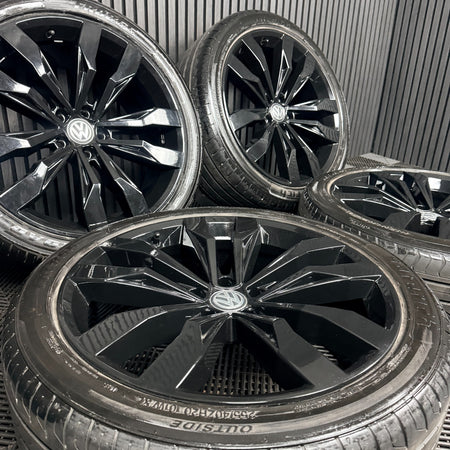 20'' VW Tiguan R Line Suzuka Black Alloy Wheels Tyre Alloys 5NA601025G Genuine