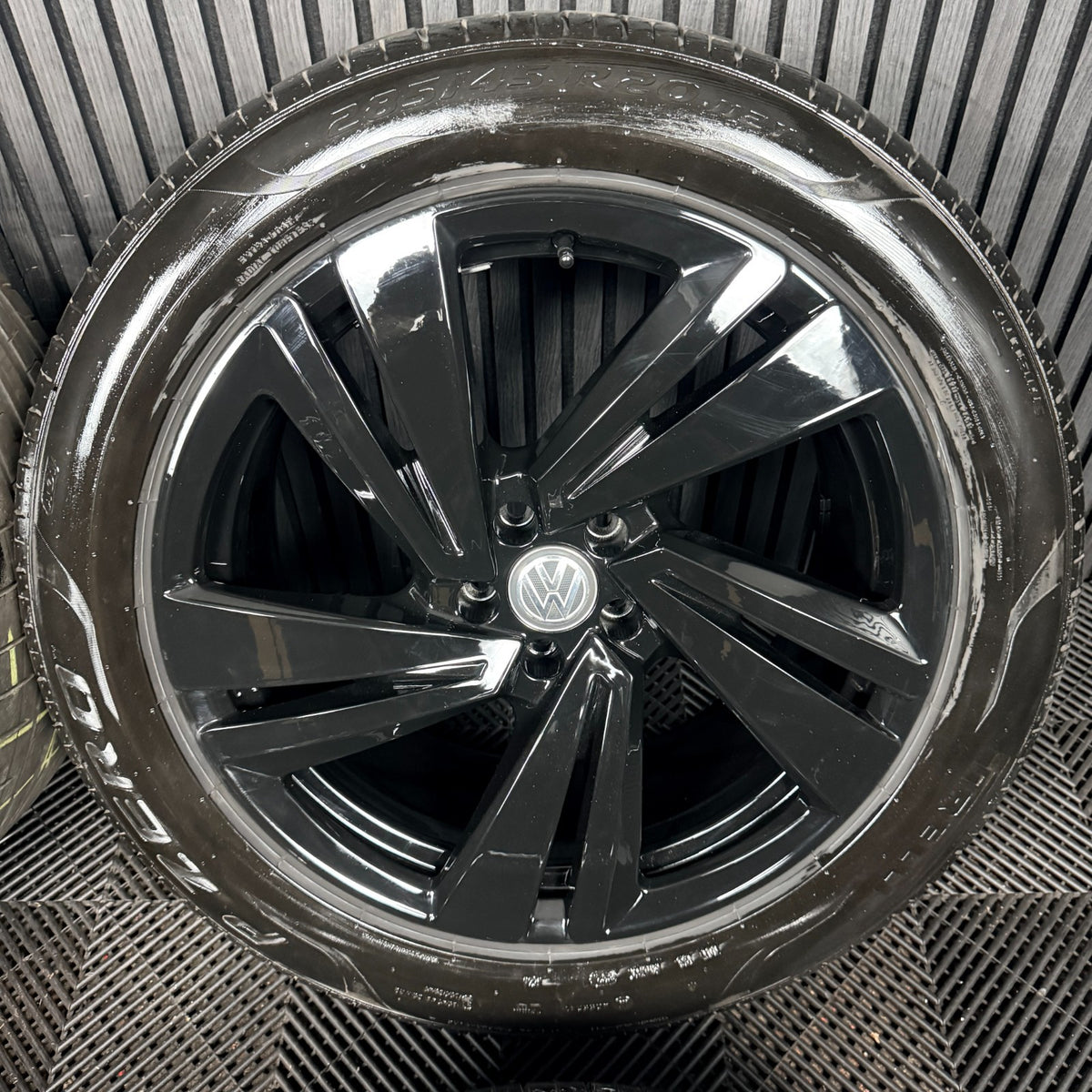 20'' VW Touareg Nevada Black Alloy Wheels Alloys Tyres Q7 760601025S Genuine