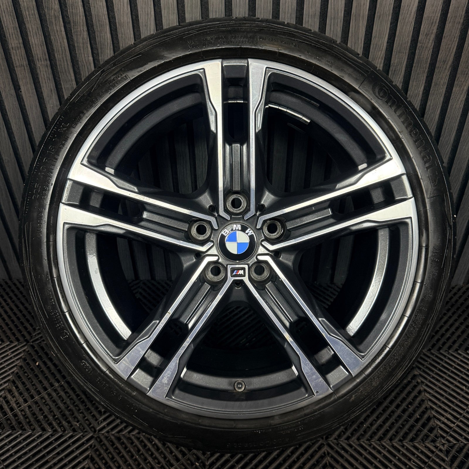 1x 18'' BMW 1 Series 819 M Sport 2 F40 F44 Alloy Wheels Tyre 8092352 Genuine OEM