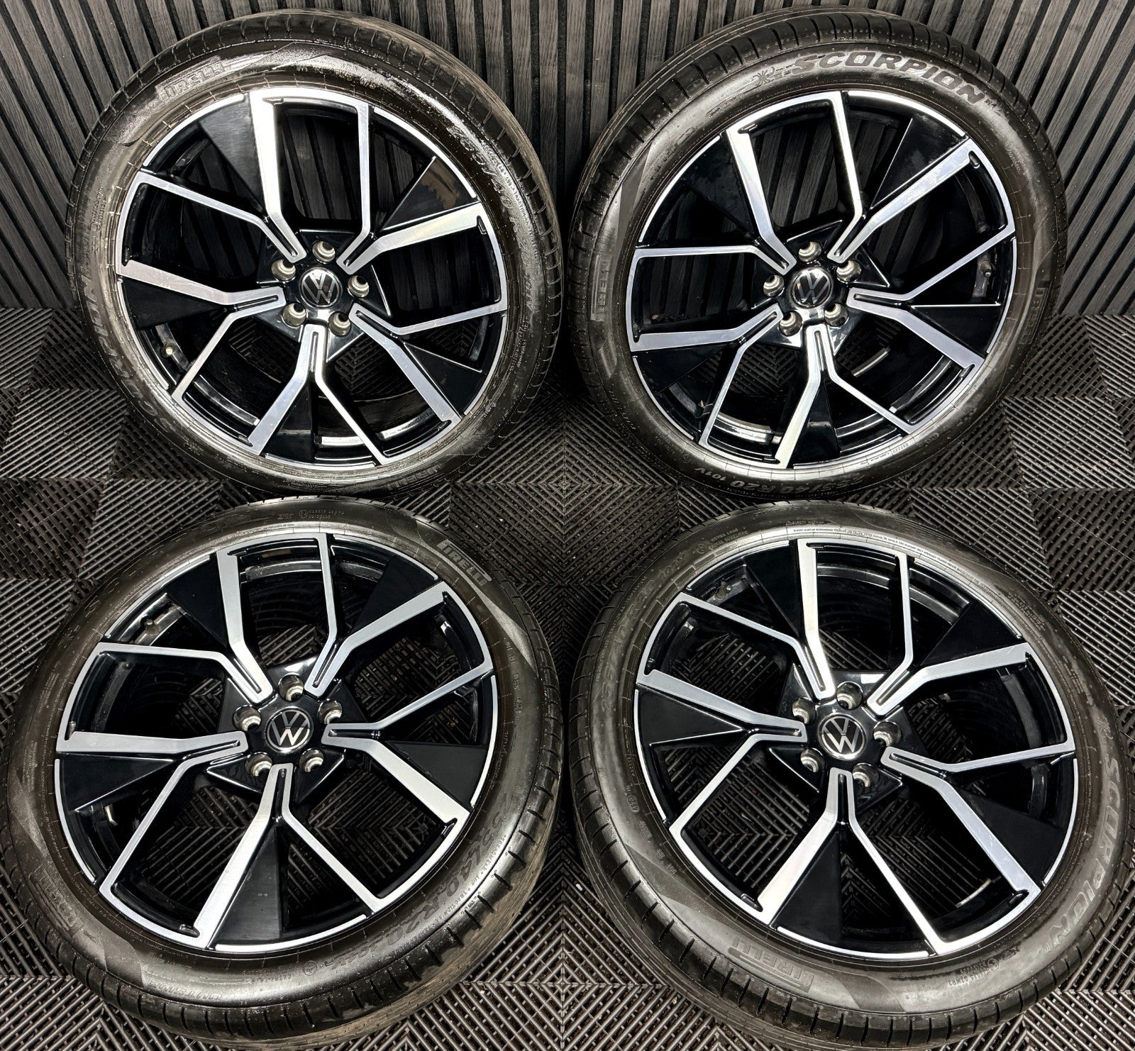 20" VW Tiguan R Line Leeds Black DC Alloy Wheels Tyres Alloys 571601025F Genuine