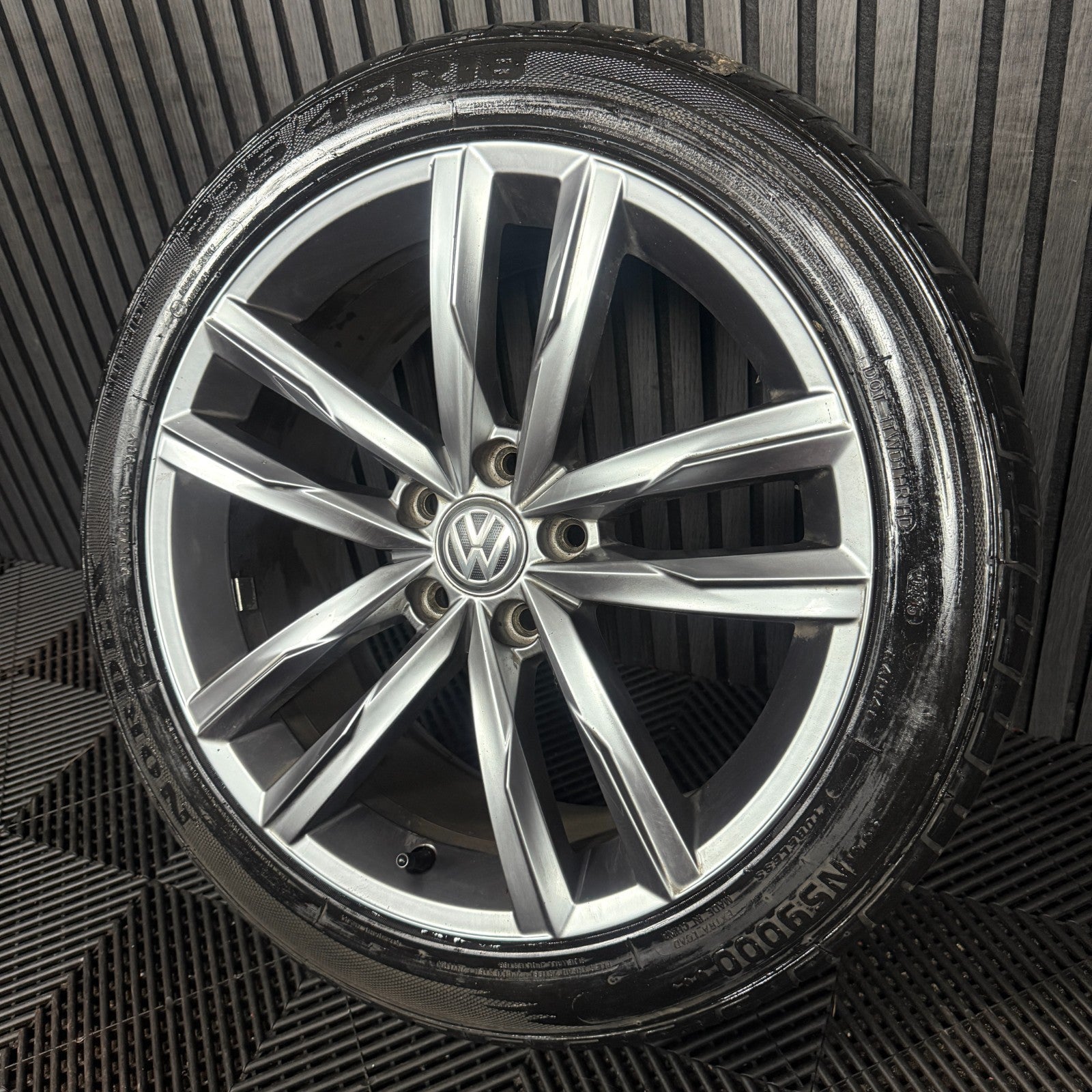 1X 18'' GENUINE VW PASSAT R LINE B8 DARTFORD GT GTE ALLOY WHEEL TYRE 3G0601025K