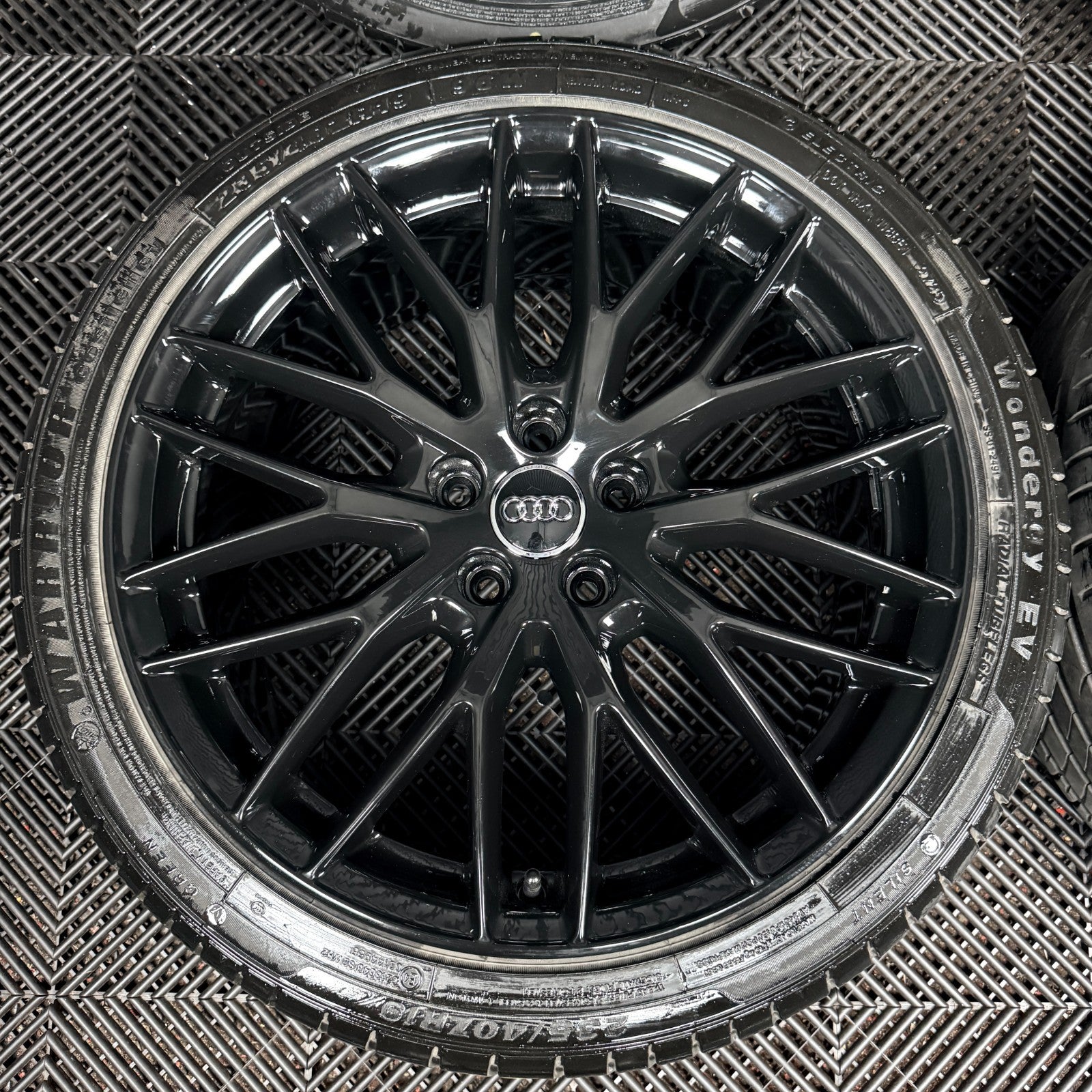 19'' Audi Q2 Black Edition  Alloy Wheels Tyres Alloys 81A601025AB Genuine