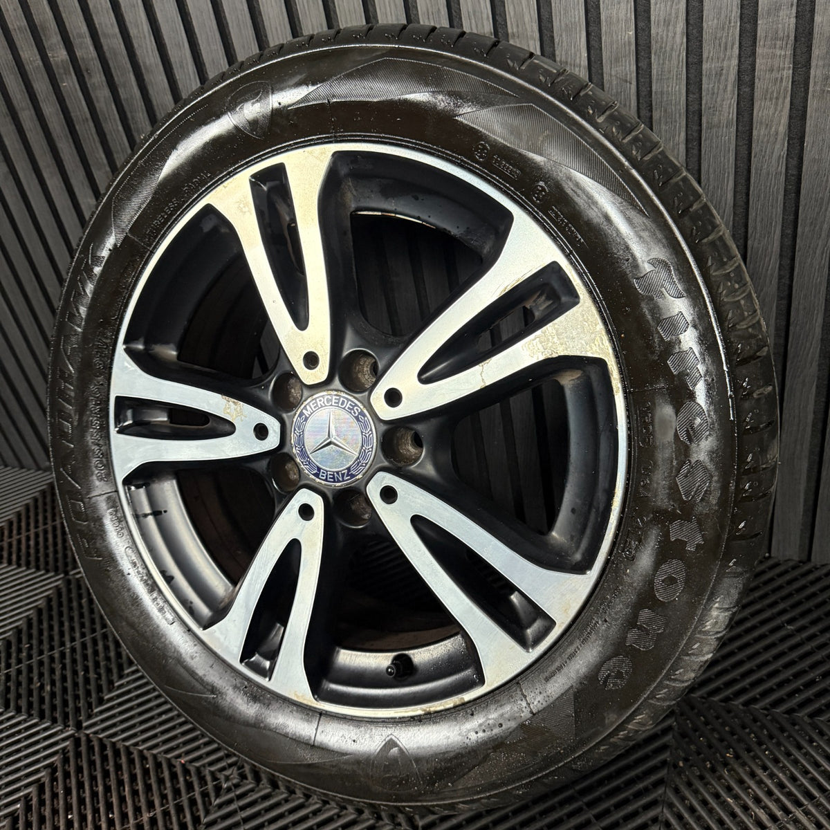 1X 16'' GENUINE MERCEDES A B CLASS CLA BLACK DC ALLOY WHEEL TYRE A2464010000