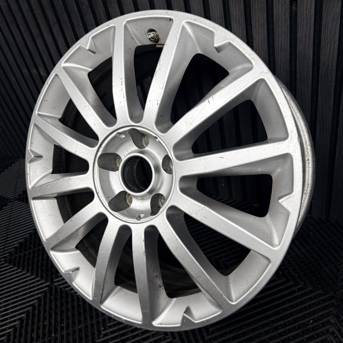 1X 18'' Maserati Ghibli Levante 670010977 Alloy Wheel Single Front Genuine