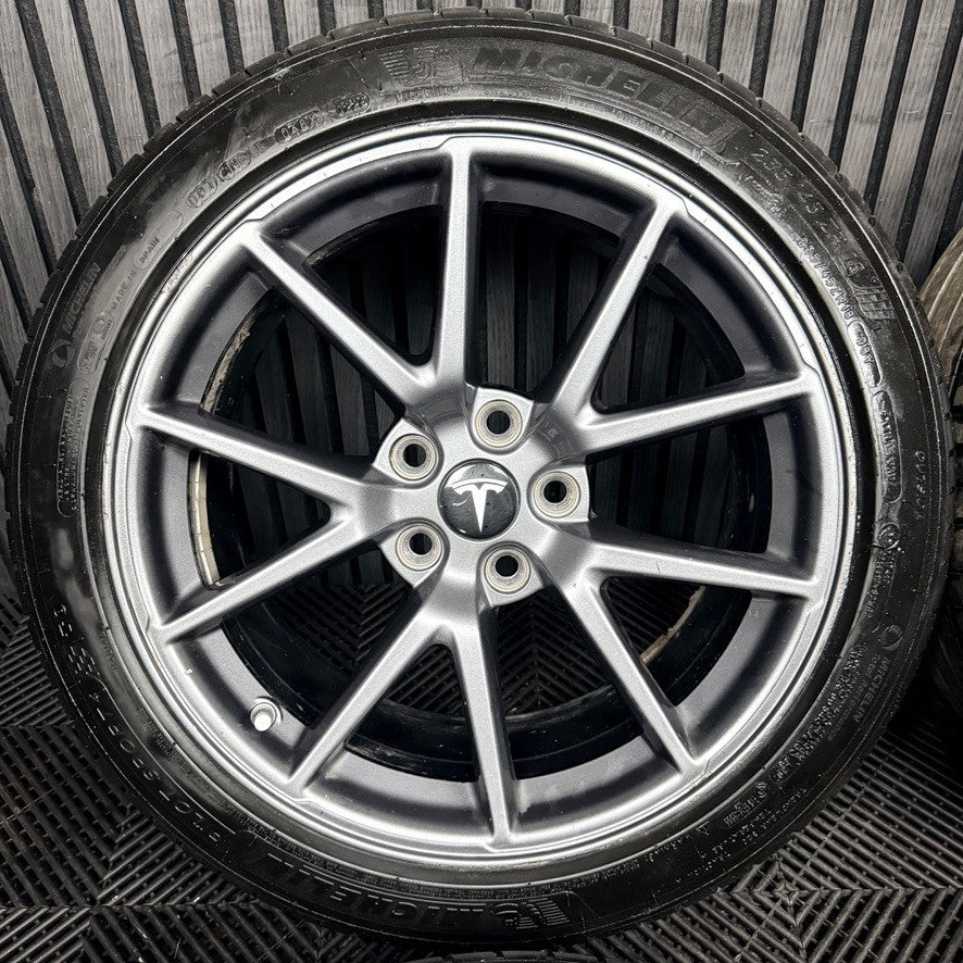18'' Tesla Model 3 Grey Alloys Wheels Tyres 5X114.3 1044261-00-A Genuine