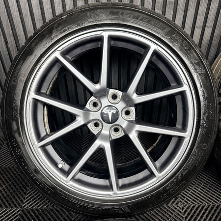 18'' Tesla Model 3 Grey Alloys Wheels Tyres 5X114.3 1044261-00-A Genuine