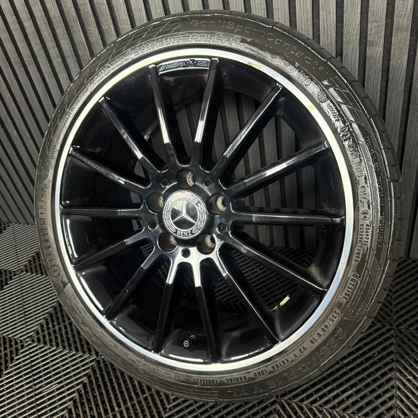 1X 18'' GENUINE AMG MERCEDES A CLASS CLA W176 BLACK ALLOY WHEEL TYRE A1764010200