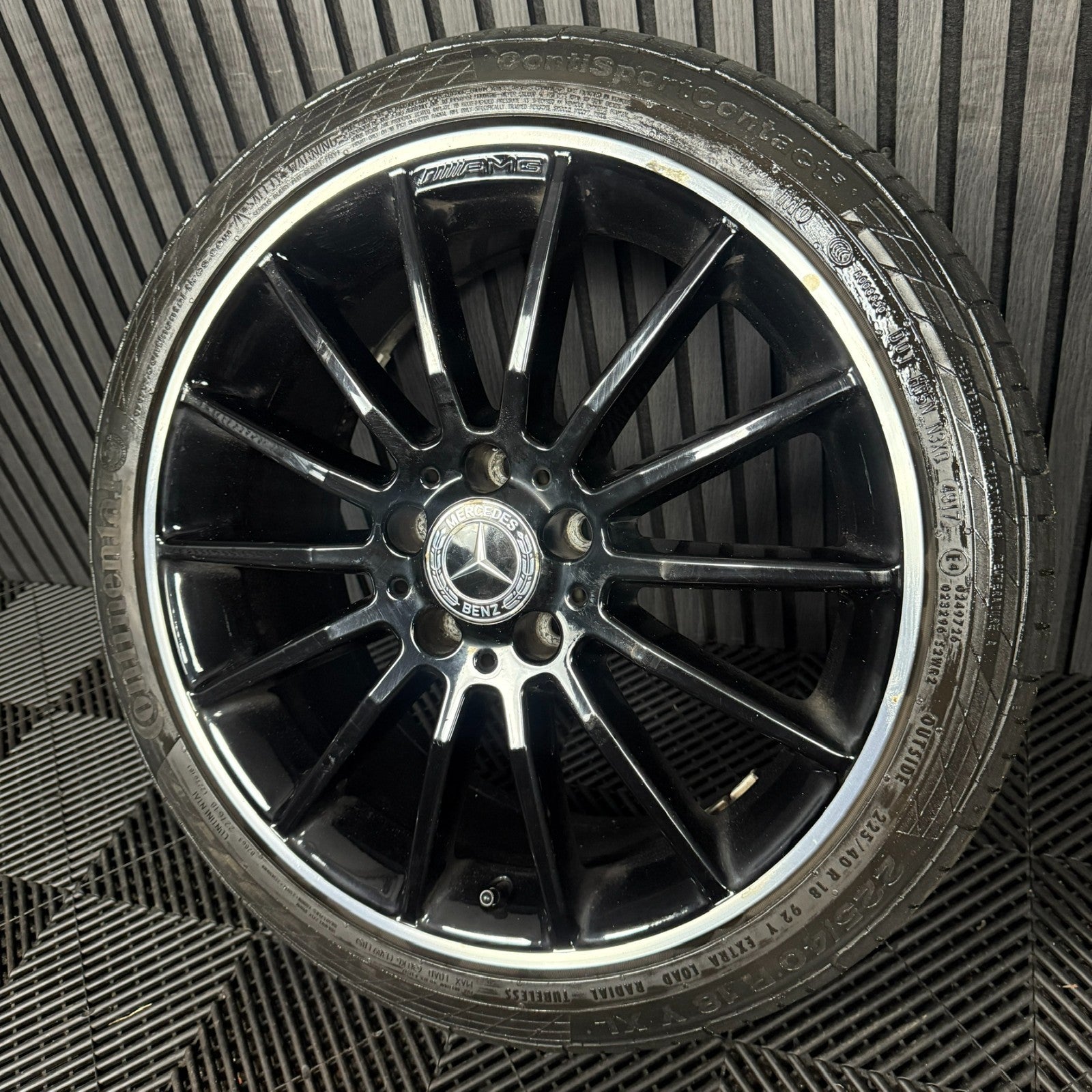 1X 18'' GENUINE AMG MERCEDES A CLASS CLA W176 BLACK ALLOY WHEEL TYRE A1764010200