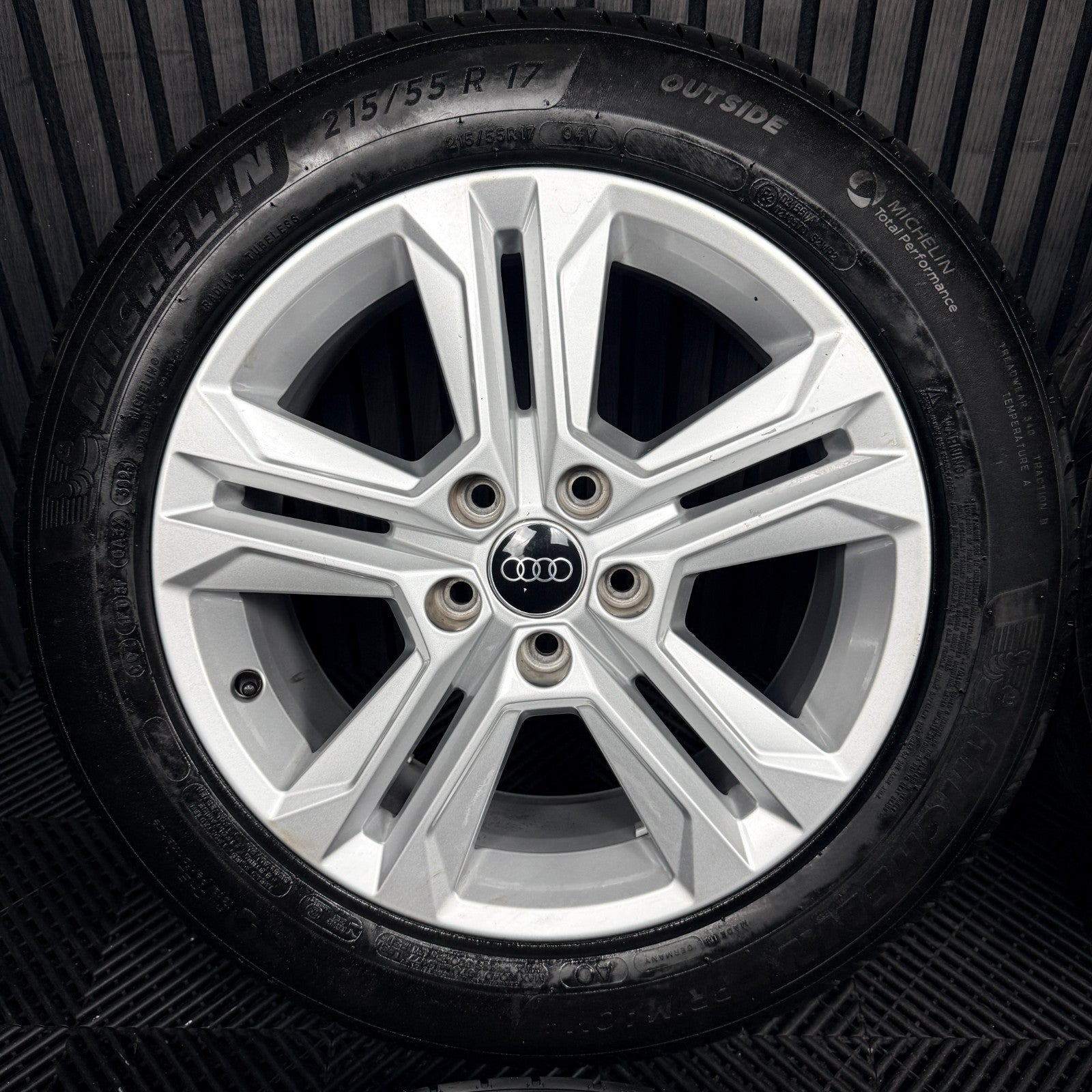 17'' Audi Q2 5 Double Spoke Alloy Wheels Tyres Alloys 81A601025AJ Genuine