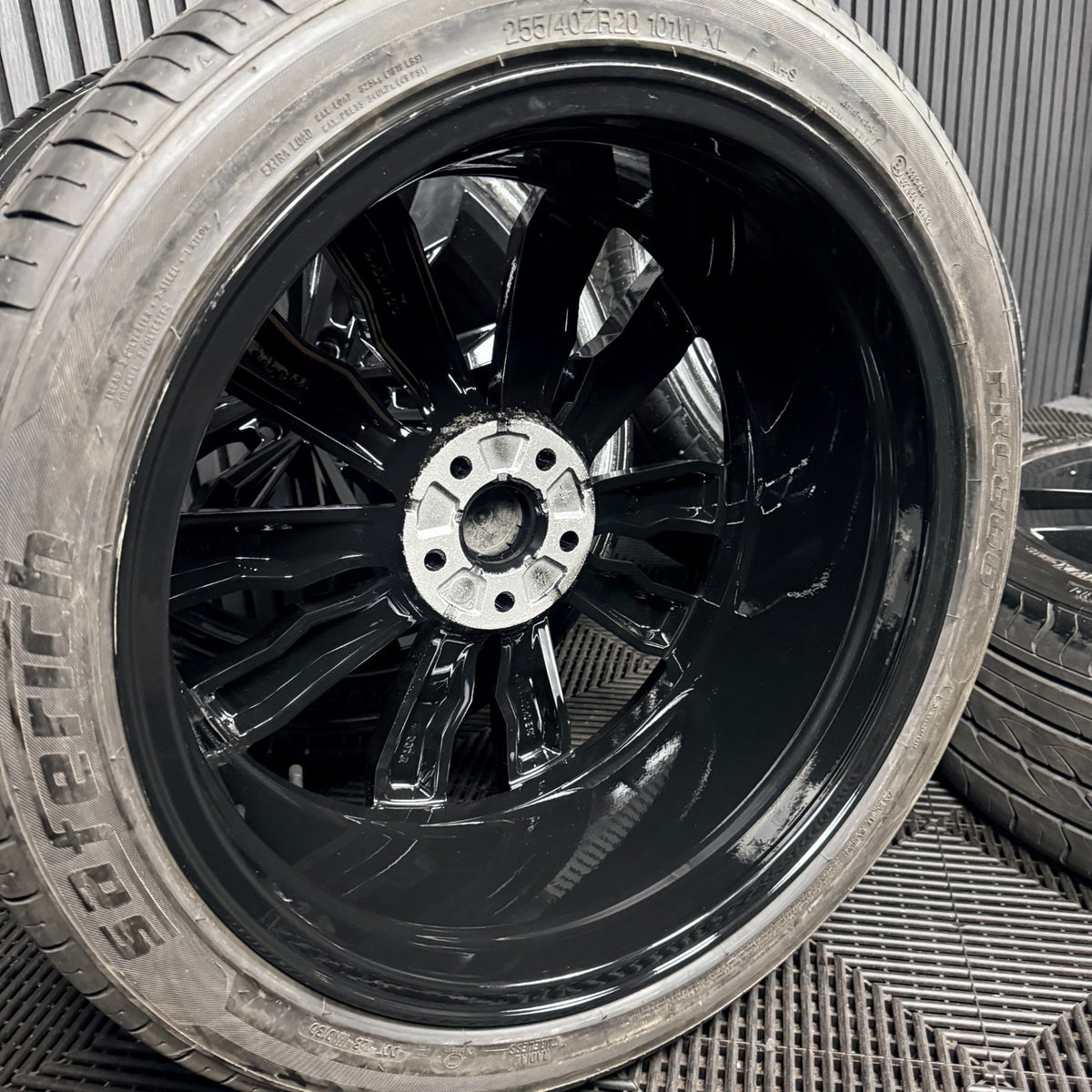 20'' VW Tiguan R Line Suzuka Black Alloy Wheels Tyre Alloys 5NA601025G Genuine