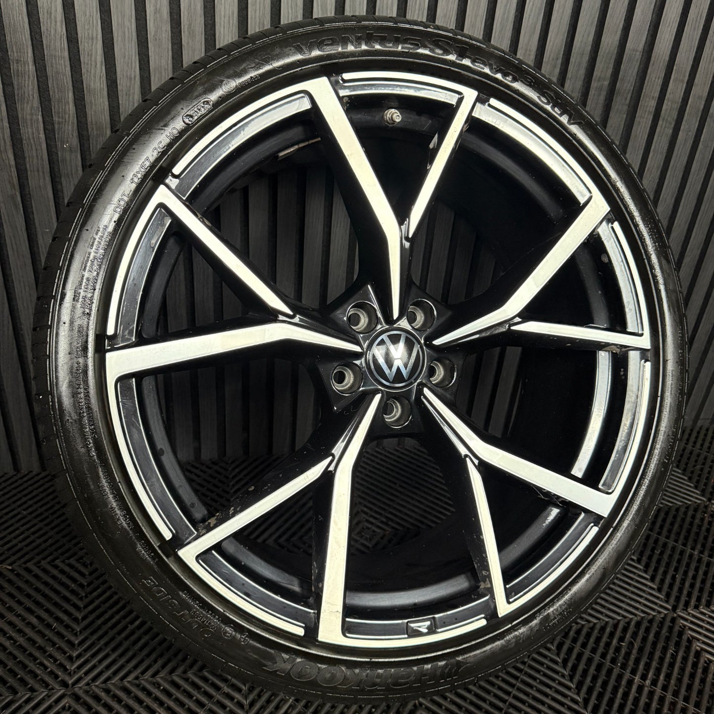 1X 21'' GENUINE VW TIGUAN ESTORIL R BLACK DC ALLOY TYRE WHEEL 5NA601025AK