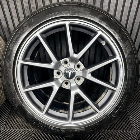 18'' Tesla Model 3 Grey Alloys Wheels Tyres 5X114.3 1044261-00-A Genuine