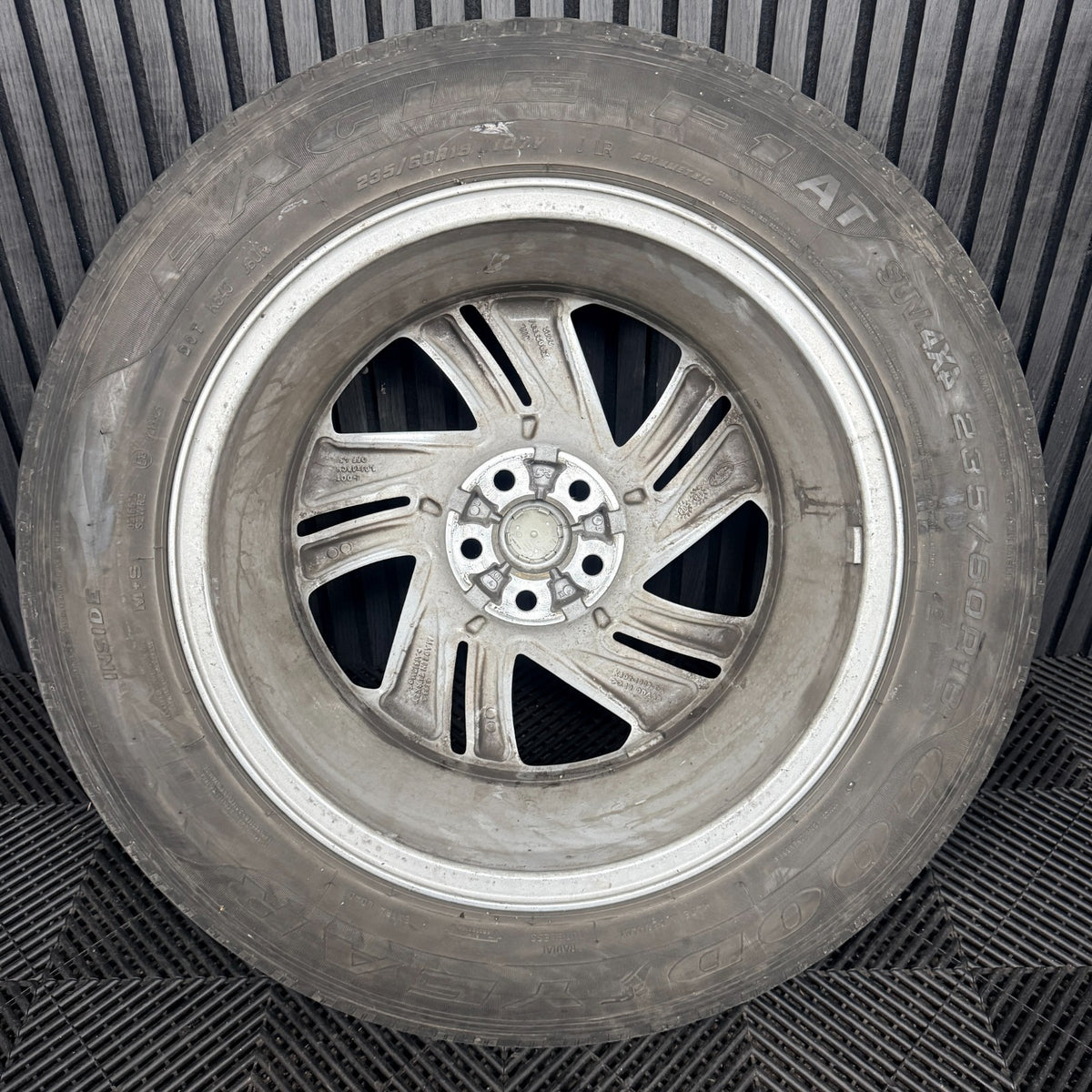1X 18'' Land Rover Discovery Sport Evoque Alloy Wheel Tyre Genuine KBD2-1007-DA