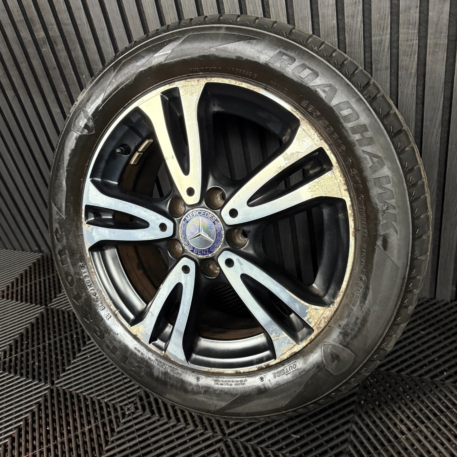 1X 16'' GENUINE MERCEDES A B CLASS CLA BLACK DC ALLOY WHEEL TYRE A2464010000