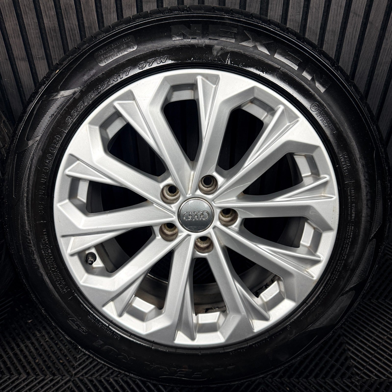 17'' Audi A4 A6 Silver B8 B9 C7 C6 Alloy Wheels Alloys Tyres 8W0601025L Genuine